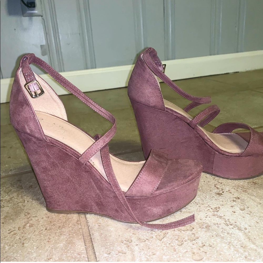 Charlotte Russe Dusty Rose Suede Wedges Size 9